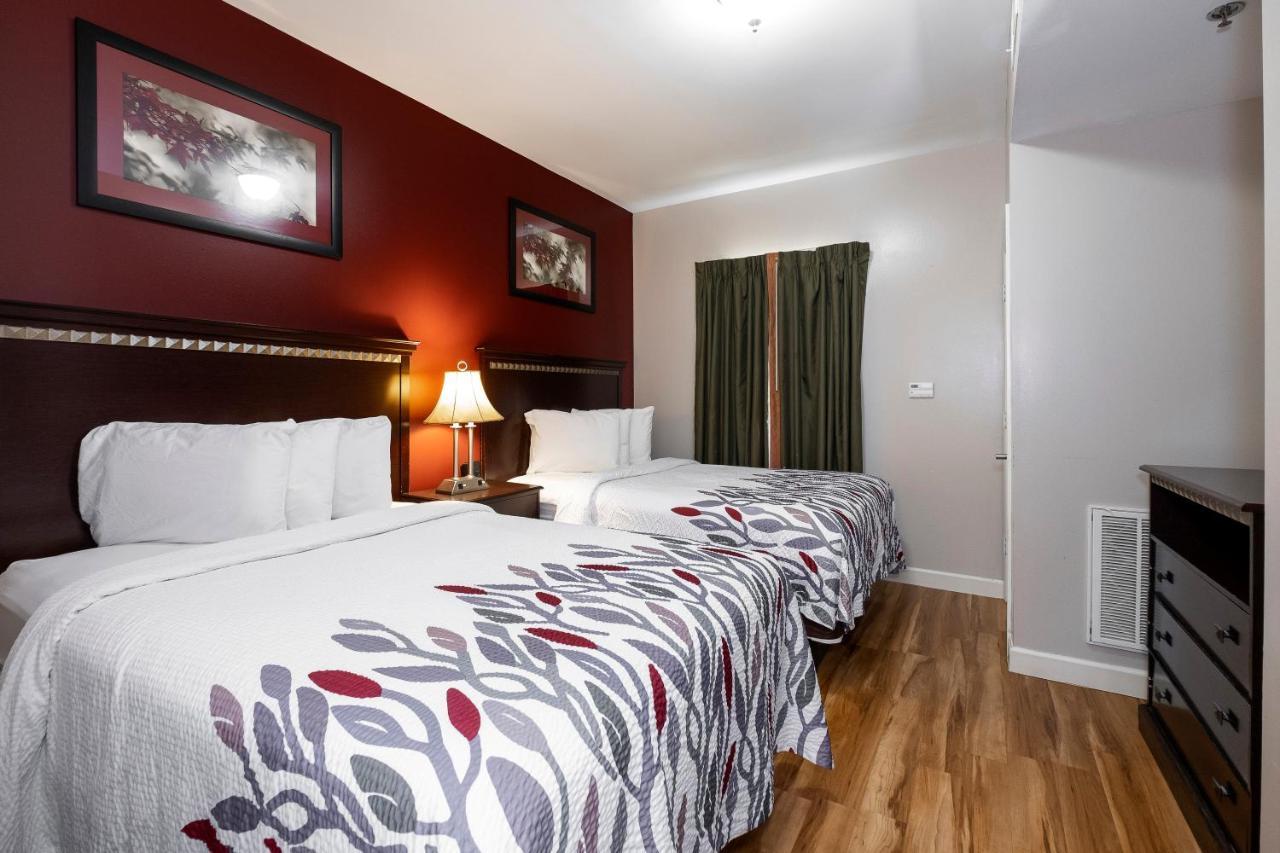 Red Roof Inn & Suites Уилсон Экстерьер фото